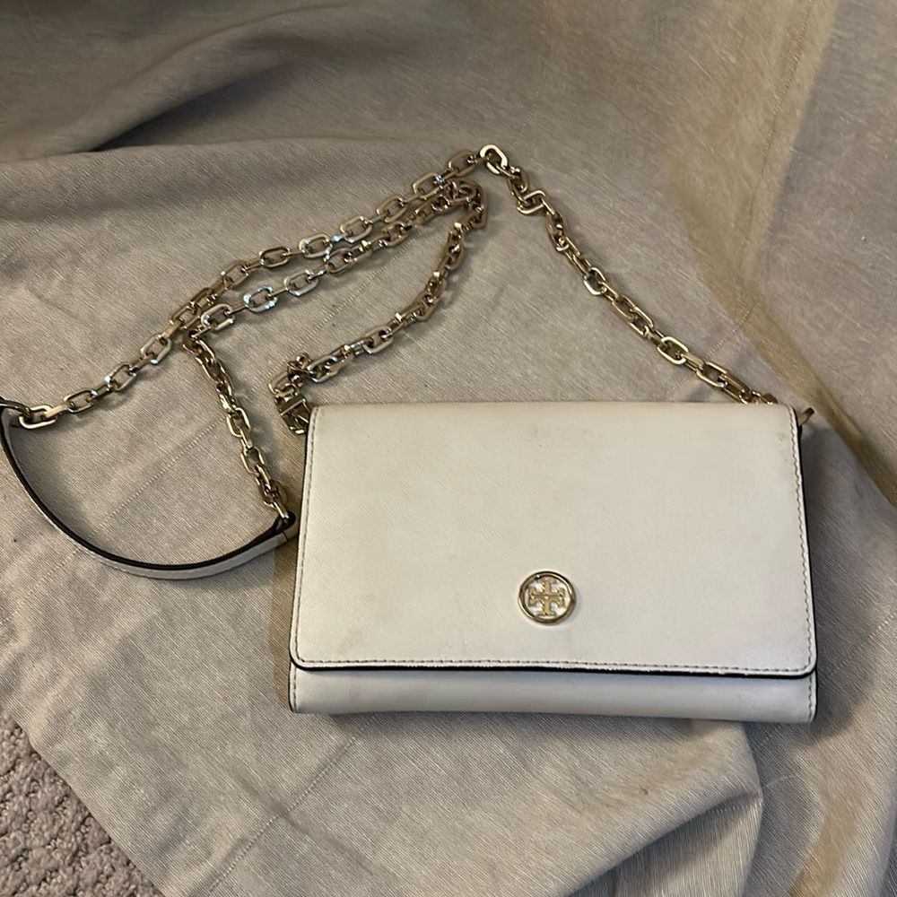 Ivory white Tory Burch Robinson crossbody chain wallet bag / clutch.
